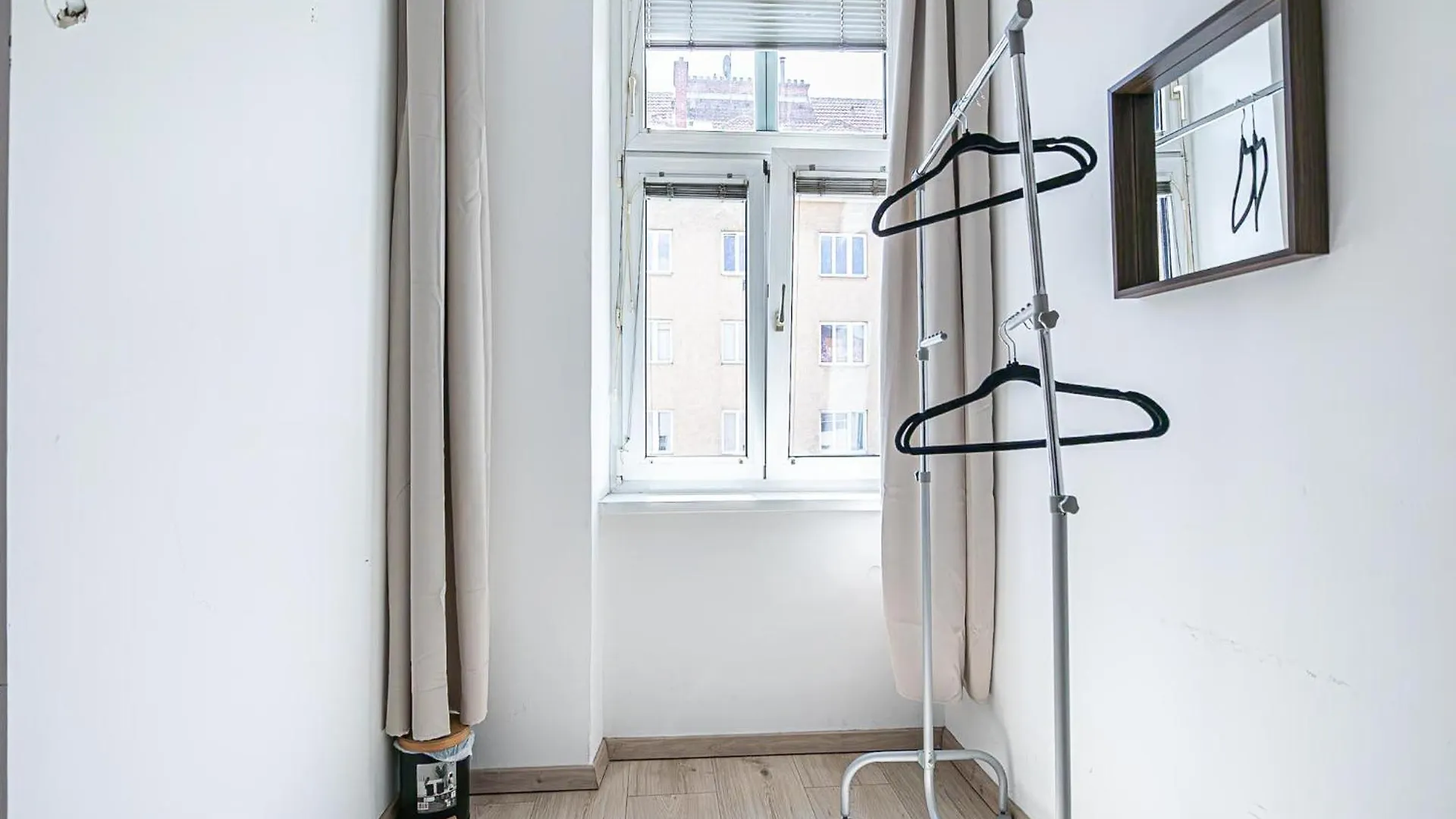 Lovely 2Br Apt 15 Min From City Centre In Viena 0*,  Austria